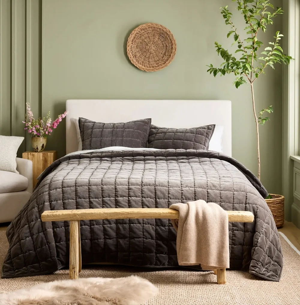 Quince Cotton Velvet Quilt In Greystone Full/Queen